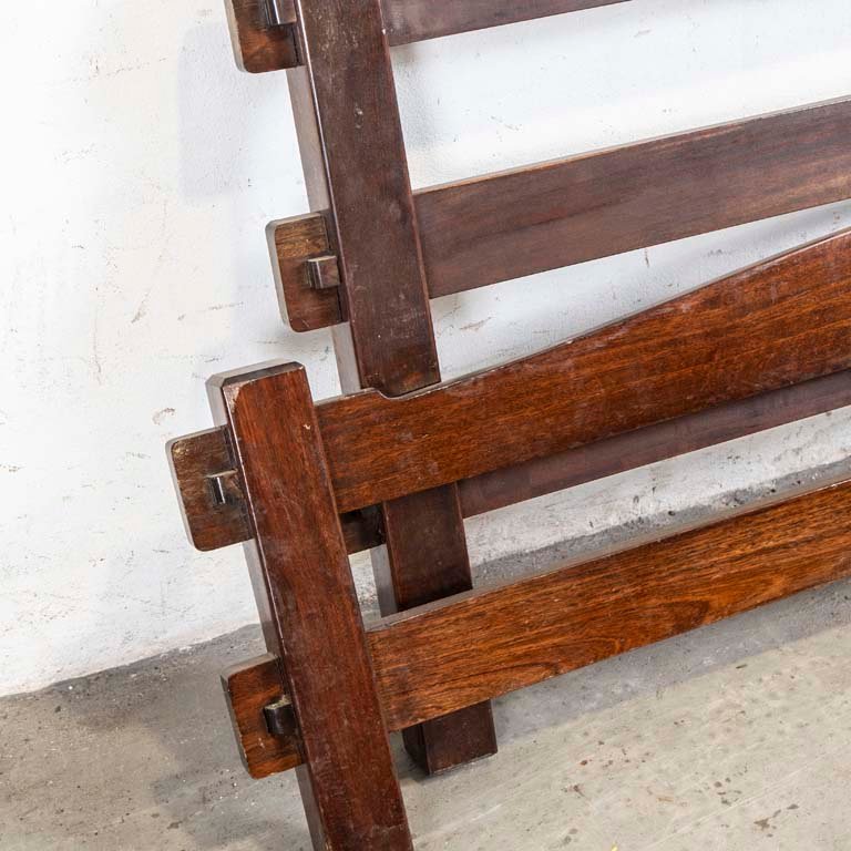 Camas de madera en un solo pieza con detalles en el lustre - imagen 2