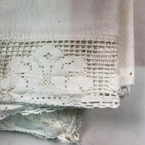 Mantel Blanco de Hilo con Borde Calado y Encaje - imagen 2