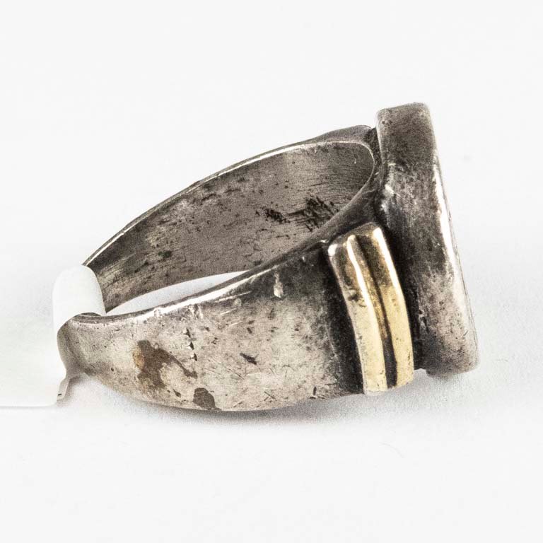 Anillo de plata con detalles y faltante - imagen 2
