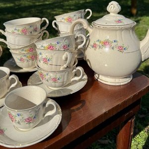 1 juego de te y cafe en loza argentina floreado de 57 piezas (tetera, azucarera, lechera, 27 tasas y 27 platillos) - imagen 3