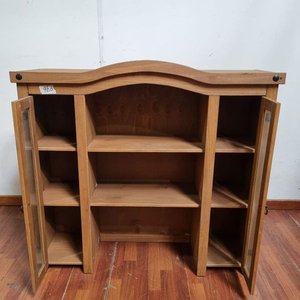 L 963 - Importante aparador o mueble aéreo en madera con puertas vitrina y estantes centrales (Medidas 110x32x101cm) - imagen 3
