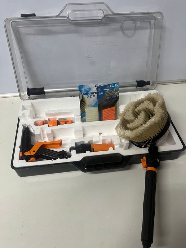 Kit de Limpieza para Hidrolavadora con Cepillo y Accesorios en Valija