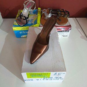 Lote siguiente: Lote de Calzado Femenino Nuevo: Sandalias y Zuecos