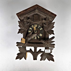 Lote siguiente: Reloj de Cuco Antiguo con Caja de Madera Tallada