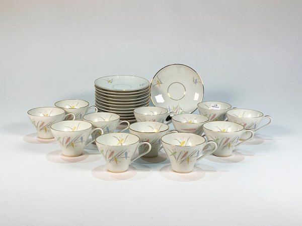 Juego de 12 Tazas de Té de Porcelana Bavaria con Platillos, Decoración Espiga y Hojas - imagen 1