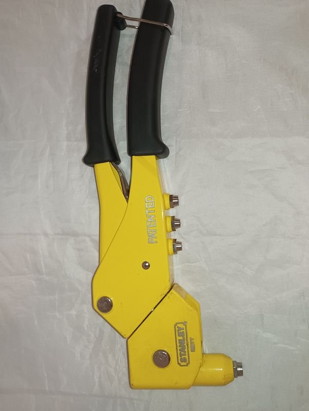 Remachadora manual Stanley MR77c con cabezal giratorio - imagen 2