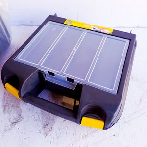 Lote anterior: Set de 5 Valijas Organizadoras de Plástico Negro y Amarillo