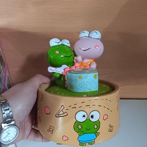 Caja Musical Infantil con Figuras de Ranas - imagen 3