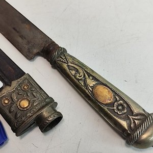 Cuchillo de Campo de Plata y Oro con Vaina de Cuero - imagen 2