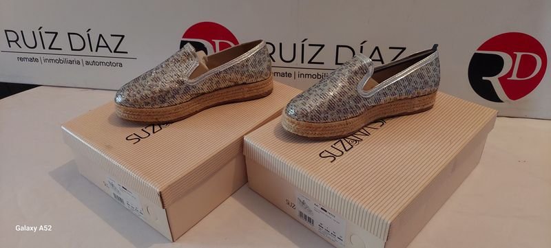 Calzado de plata en excelente condición - imagen 1