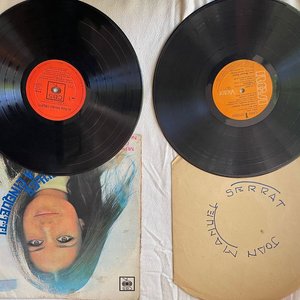Lote de 2 Discos de Vinilo Usados: Joan Manuel Serrat y La Gigola Cinquetti - imagen 1
