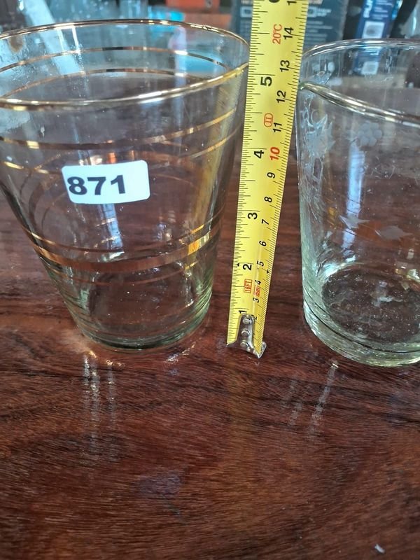 Juego de dos vasos de vidrio en buen estado - imagen 2