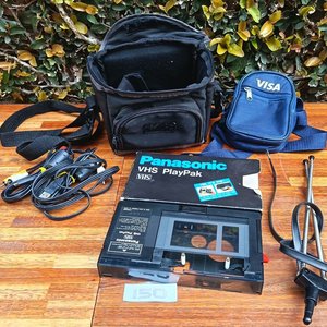Lote de Cámara Panasonic Lumix, VHS PlayPak y Accesorios - imagen 6