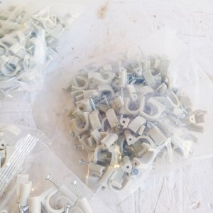 16 Bolsas con Grampas para Cable Redondo ECO-LINE R-10MM - imagen 2