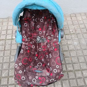 Lote de 6 piezas: Cambiador bebé rosado, silla de auto, silla de comer, silla dorada y 2 armazones - imagen 8