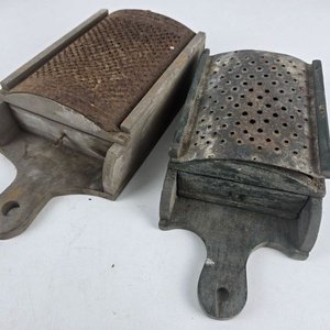 Par de Rayadores de Cocina Antiguos de Madera y Metal - imagen 2