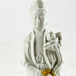 Figuras de Porcelana Nao y Blanc de Chine: Dama con Sombrero y Figura Oriental - imagen 6