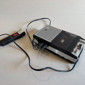 Radio spika , grabador philips y calculadora - imagen 7