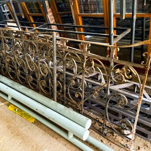 Tres Tramos de Barandas de Hierro Forjado con Detalles Ornamentales - imagen 2