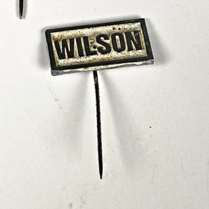Tres Pins Metálicos con Iniciales y Logos - imagen 5