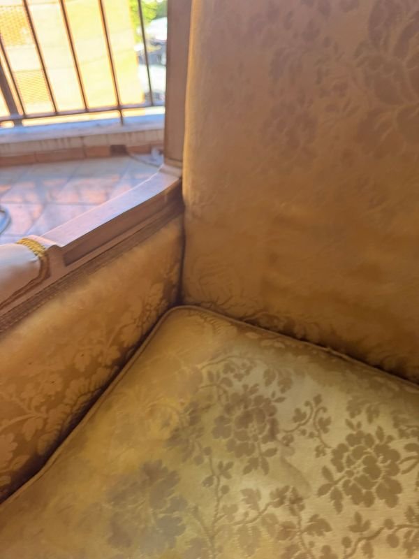 Sillones franceses de un cuerpo con detalles en el tapizado - imagen 10
