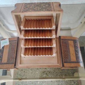 Cigarrera Vintage de Madera con Marquetería y Compartimentos - imagen 2