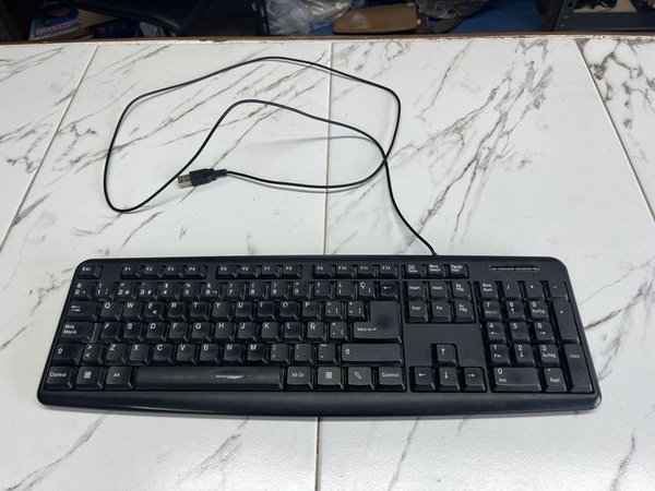 Teclado de Computadora Negro con Cable
