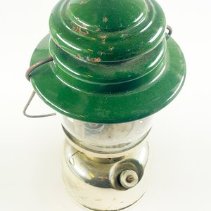Farol a Mantilla Coleman Verde Esmaltado Metálico 37 cm - imagen 3