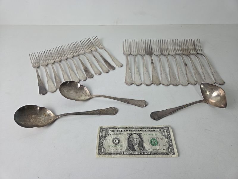 Lote anterior: Cubiertos de plata suecos con diseños distintivos