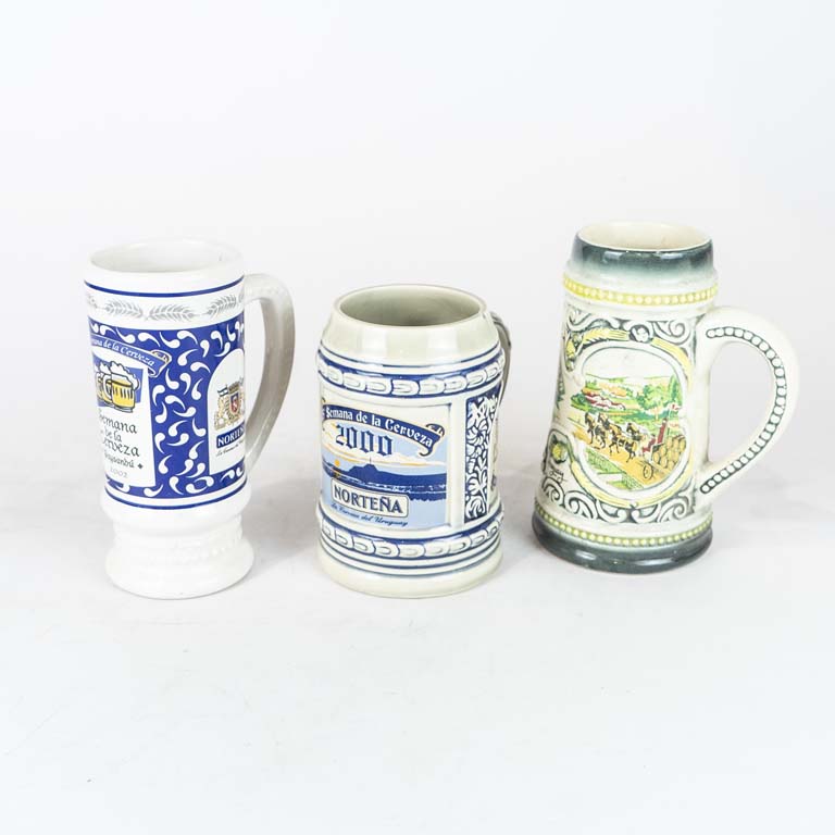 Lote anterior: 3 Jarras de cerámica y porcelana Norteña "semana de la cerveza" - Medidas: 17 y 15cm 