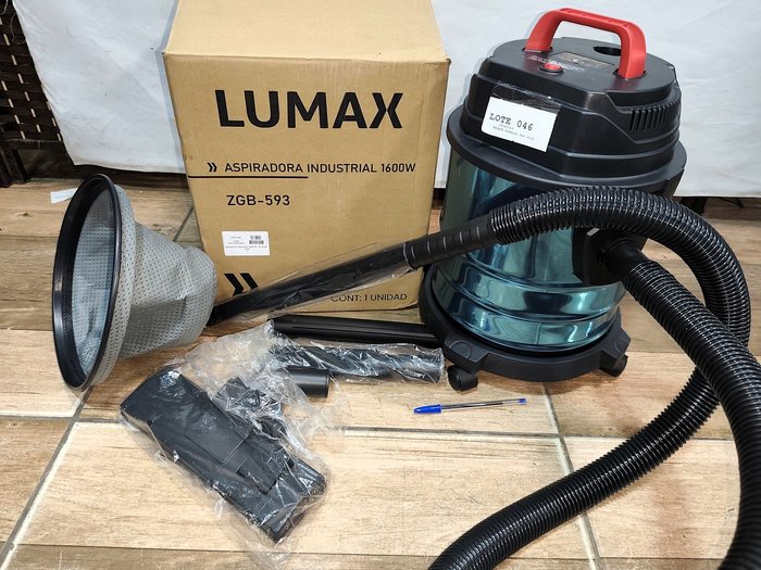 Aspiradora Semi Industrial Lumax 1600W para Agua y Tierra con Accesorios