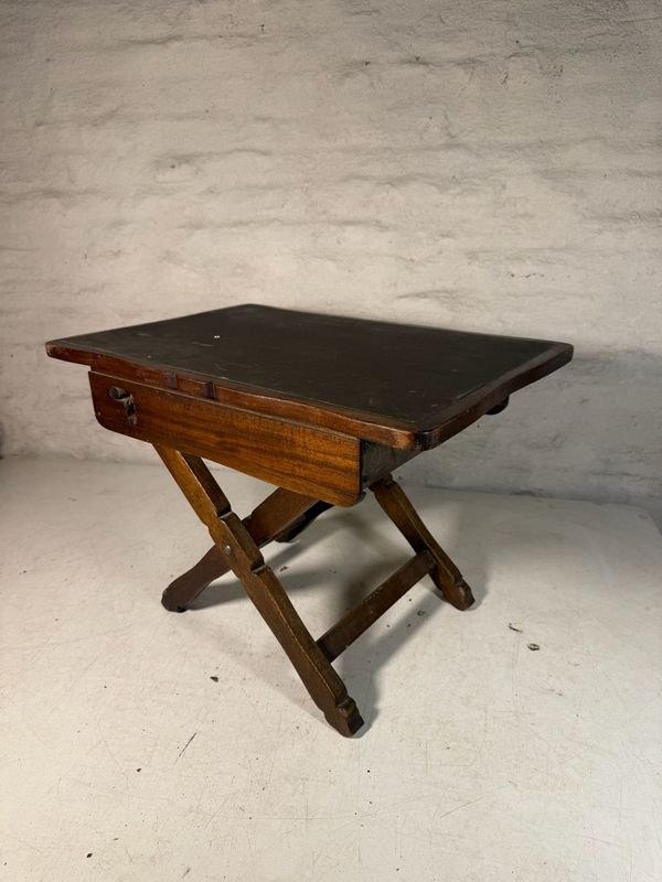 Mesita Ratona Plegable de Madera Oscura