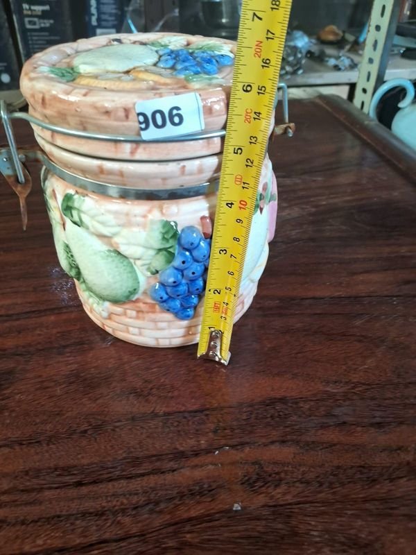 Bol de cerámica con cierre hermético y diseño de frutas en relieve - imagen 3