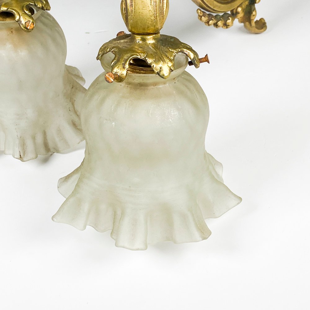 Aplique de bronce con dos luces y tulipas - imagen 2