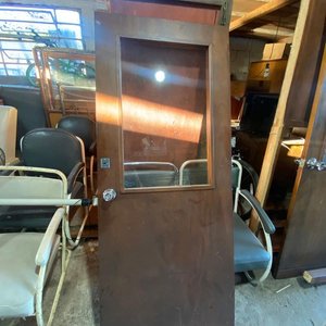 Lote anterior: Puerta de madera con panel de vidrio