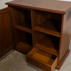 Mueble de madera con puerta, cajón y estantes - imagen 3