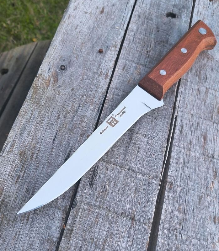 Cuchillo de Cocina Profesional con Hoja de 18 cm y Mango de Madera