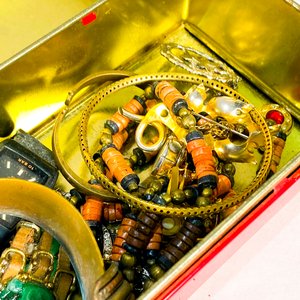 Lote Diverso de Bijouterie: Collares, Pulseras y Relojes - imagen 2