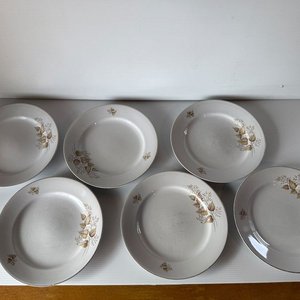 Lote anterior: Juego de Vajilla Olmos Incompleto: 6 Platos Llanos, 3 Hondos, 1 Fuente y 1 Ensaladera