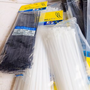 Set de 18 Precintos de Nylon 3.6 x 200 mm - imagen 2