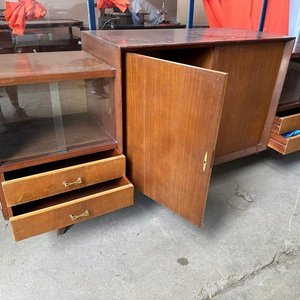 Mueble Bajo Largo de Madera con Puertas y Cajones - imagen 3