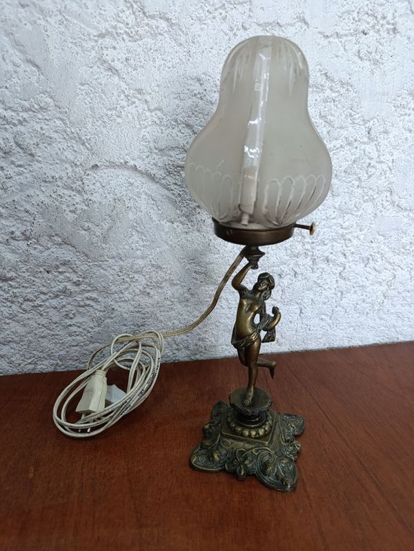 Lámpara en bronce antigua de diseño clásico