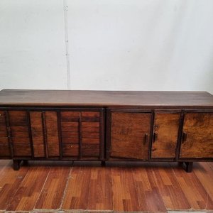Lote siguiente: Aparador Bajo Moderno de Madera con Cajones y Puertas