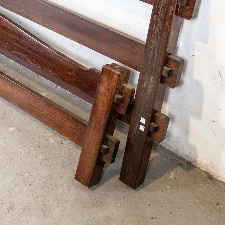 Camas de madera en un solo pieza con detalles en el lustre - imagen 3