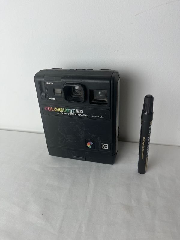 Lote siguiente: Cámara instantánea Kodak Colorburst 50