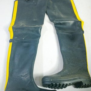 Lote siguiente: 3 Pares de Botas de Goma Caña Alta con Tiras Amarillas