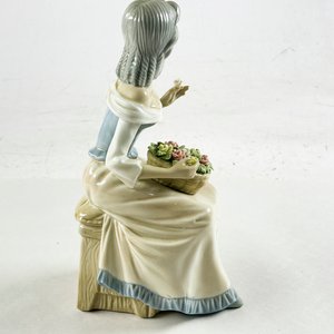 Figura de Porcelana Española Dama con Canasta de Flores - 24 cm - imagen 4