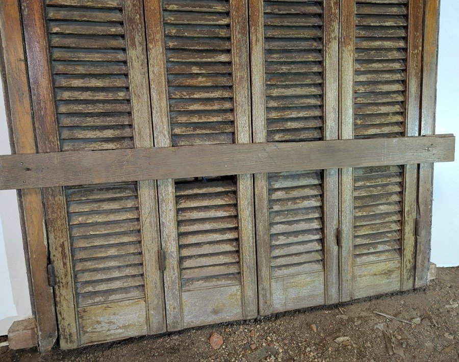 Ventana con dos hojas batientes y postigos tipo celosías en cedro - imagen 10