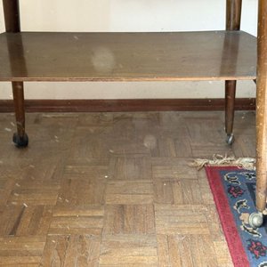 Mesa Auxiliar Clásica con Tapa de Mármol y Ruedas - imagen 3