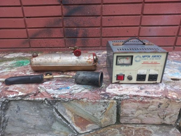 Regulador de Voltaje Nippon America, Soplete y Tanque de Cocina Antigua
